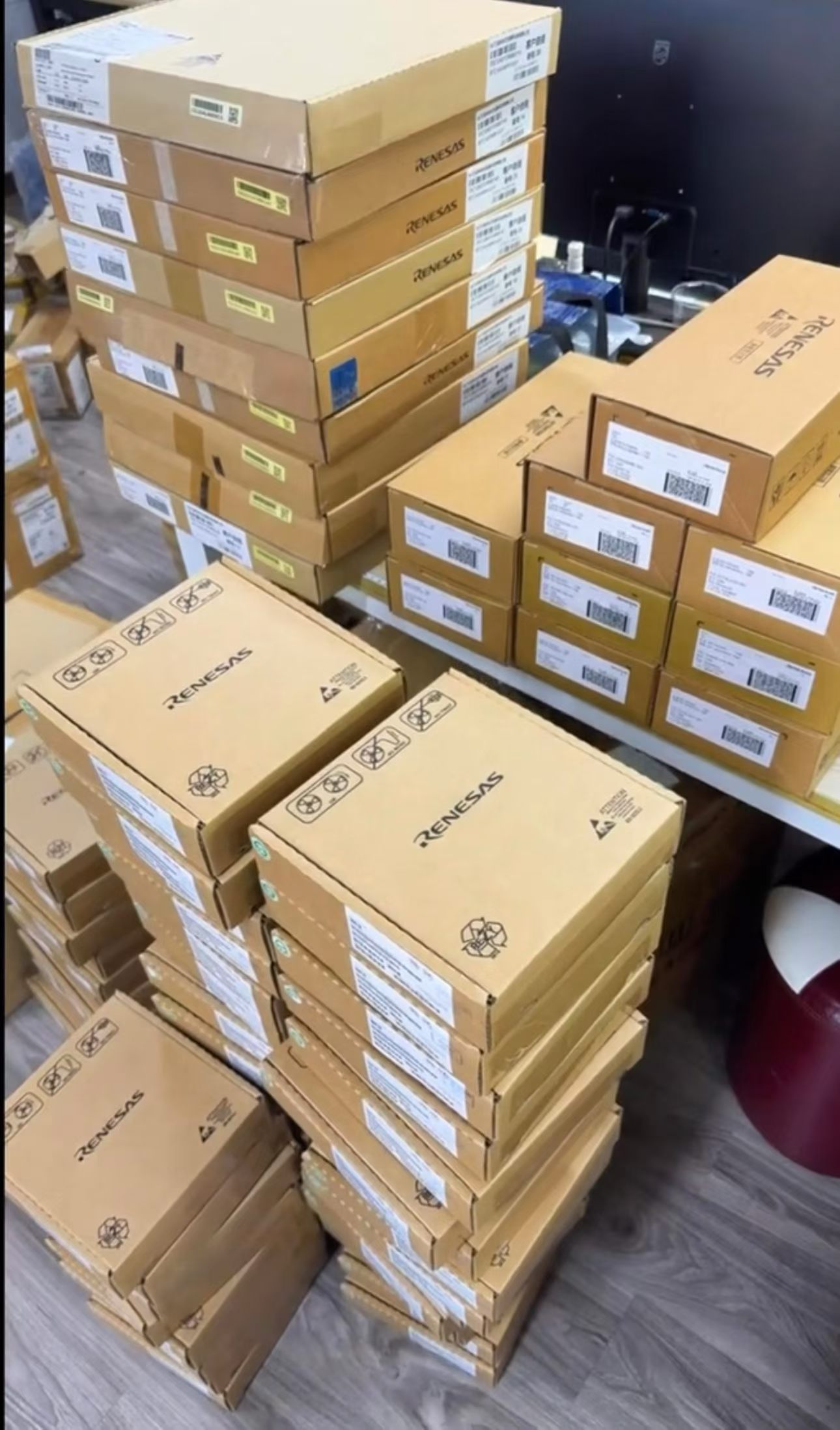 Renesas original boxes in stock